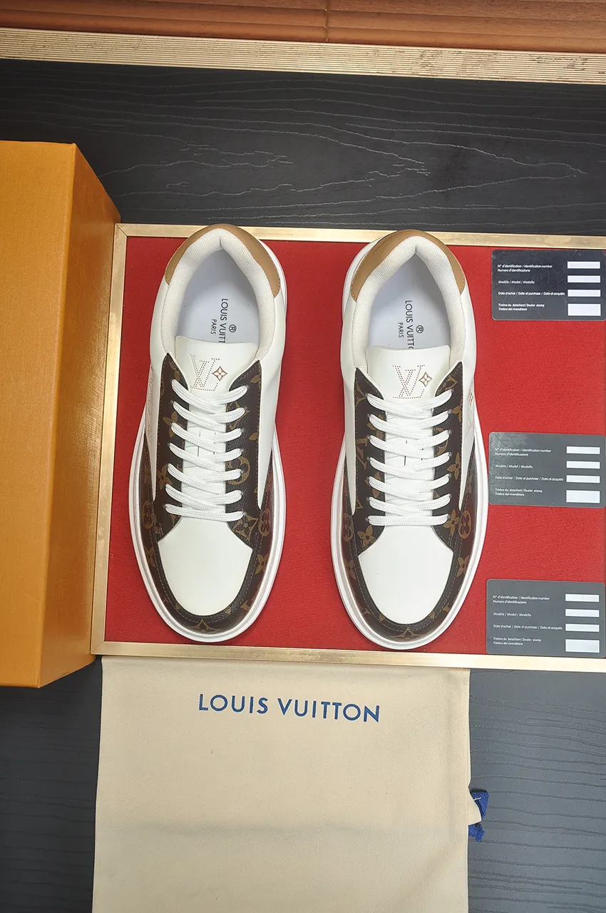Men's men's shoes 💰640💶Original development, quality shipping, welcome to compare - LV sneaker series sports shoes introduce the loose silhouette of the ready-to-wear series into the spring and summer men's wear shows and make an eye-catching appearance. The cow leather upper is combined with rough fabric laces, and colorful beading highlights the brand's classic elements. LV letters mark the tongue and Monogram floral outsole. Mixed materials Made of top-grain cowhide, thick shoelace design, large Monogram print on the side, mesh lining and cotton feet, the comfort is as extreme as ever, premium heritage, quality first, worth owning! Size: Men’s 38-45 (45 is custom-made and cannot be returned or exchanged)